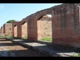 05585 ostia - regio iii - cardo degli aurighi - laeden der regio iii - insula ix - case a giardino (iii,ix).jpg